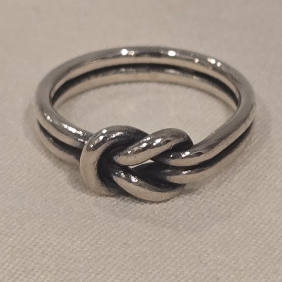 James Avery Eternal Knot RETIRED Sterling Silver Ring - 7.75 - Picture 4 of 9